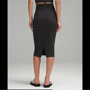 NWOT lululemon Hulu slim fit high rise skirt